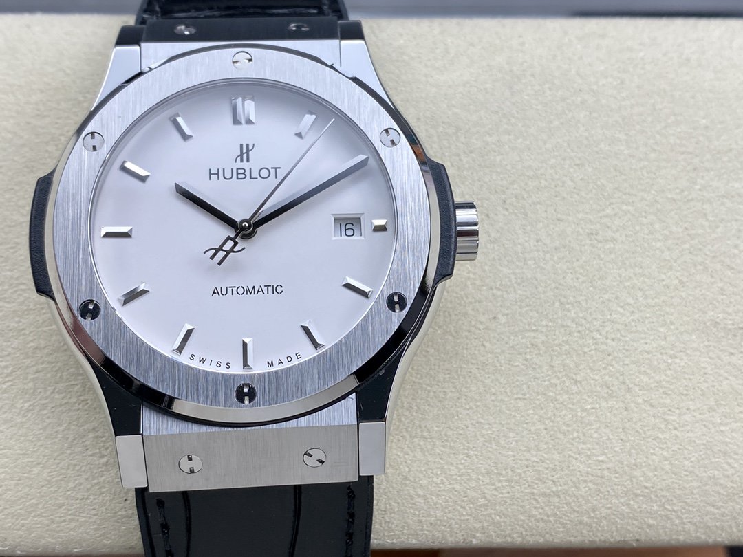 Hublot Classic Fusion White
