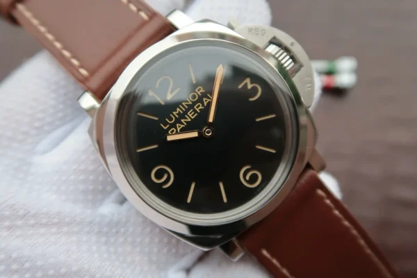 Panerai Luminor PAM372 1950 SuperLume Edition S product image 2