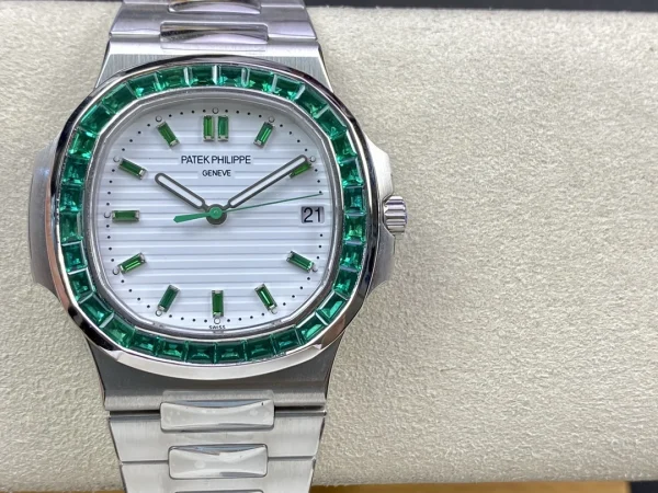 Patek Philippe Nautilus 5711 diamond-studded — Configuration 02 product image 1
