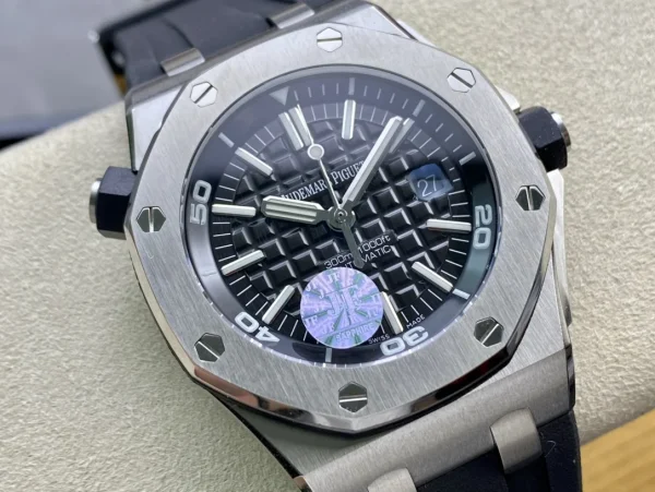 Audemars Piguet Royal Oak Offshore Diver 15720ST product image 2