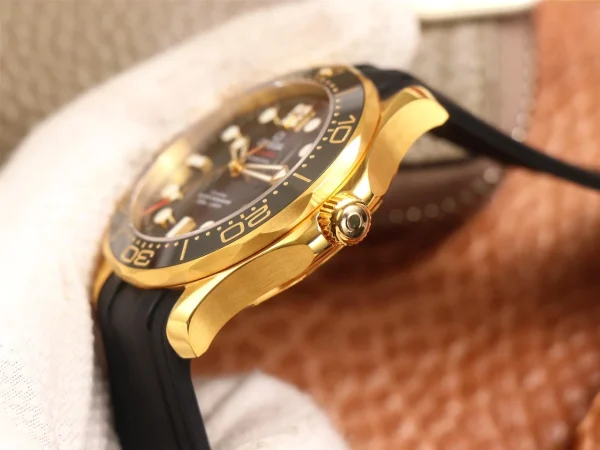 Omega Seamaster 300M CO-AXIAL Master 18K Gold product image 1