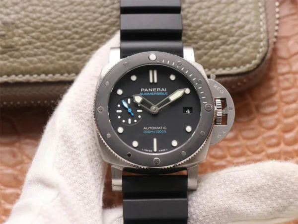 Panerai Luminor Submersible PAM 683 product image 1