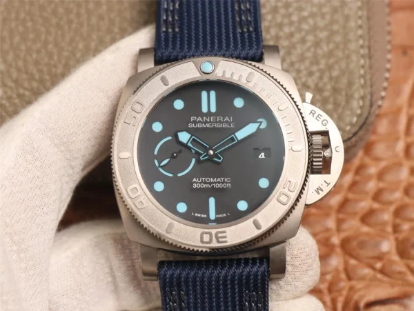 Panerai Luminor Submersible PAM 00984 product image 1