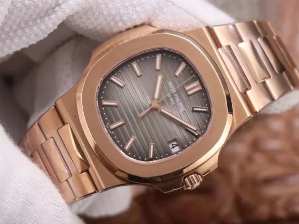 Patek Philippe Nautilus 18K Rose Gold 5711/1R — Configuration 02 product image 1