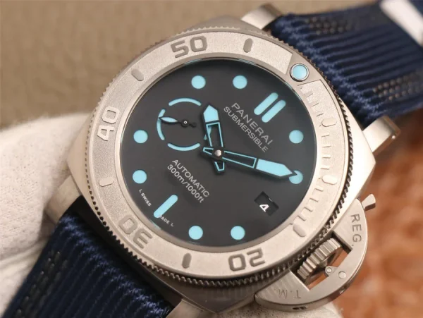 Panerai Luminor Submersible PAM 00984 product image 2