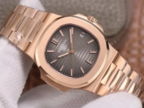 Patek Philippe Nautilus 18K Rose Gold 5711/1R — Configuration 02 product image 2