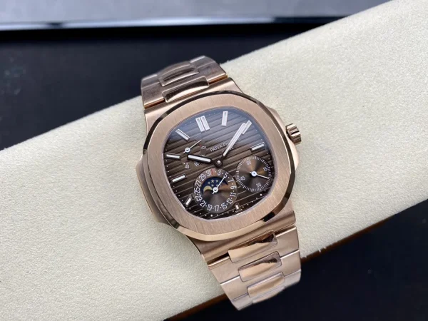 Patek Philippe Nautilus 5712GR-001 18K Rose Gold product image 2