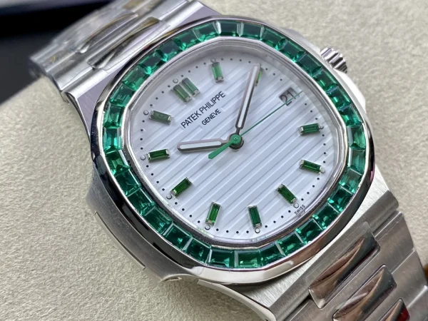 Patek Philippe Nautilus 5711 diamond-studded — Configuration 02 product image 2